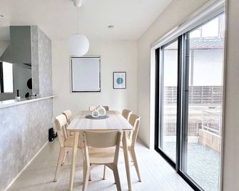 Near Airport and Aso Volcano Modern 4BR Residence by Restavio - Ōzu - Sala pranzo