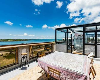 Malibu Oceanview Homestay - Magong - Balkon