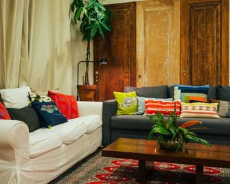 آه وي وا بريميير كوتيدج إن ذا جروف - ميامي - غرفة معيشة