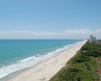 Surf Drive - Ultimate Beach Getaway for Families - Cocoa Beach - Strand