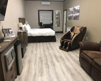 Motel 7 Inn & Suites - Beresford - Bedroom