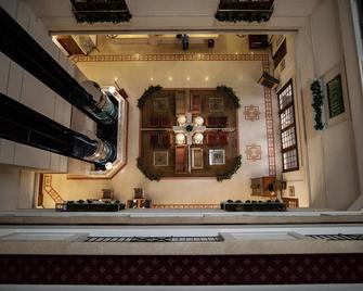 Abad Atrium - Kochi - Lobby