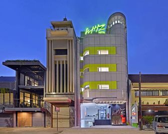 Whiz Hotel Falatehan Jakarta - Jakarta - Building