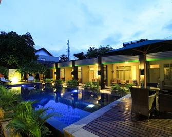 Griya Asri Hotel - Mataram - Piscina