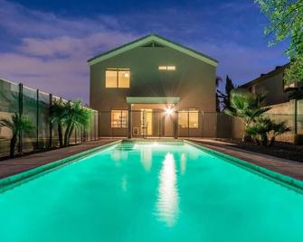 The Nook - Cozy, clean and family friendly - El Mirage - Piscina