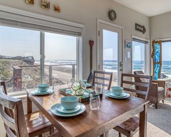 Driftwood Bungalow - Lincoln Beach - غرفة طعام