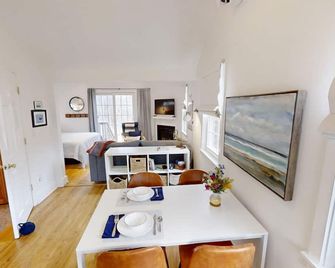 'Sunrise Cottage' Brewster - 1 Bed Cottage, Perfect for a Cozy Getaway! (CapeCodProperty 121) - Brewster - Dining room