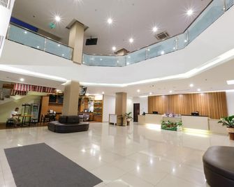 Hotel 88 Mangga Besar 62 - Best Breakfast - Near By Ancol And Government Center - ג'קרטה - לובי
