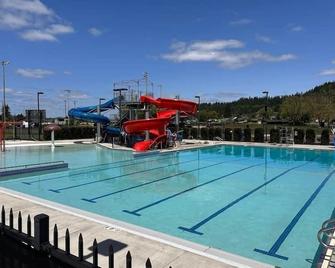 Alfred St Air Bnb - Chehalis - Pool