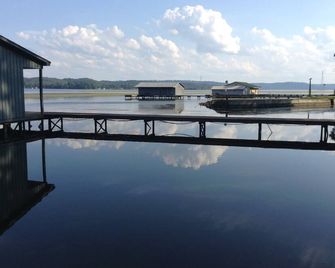 Cozy cabin on Lake Guntersville, Alabama - Guntersville - Zwembad