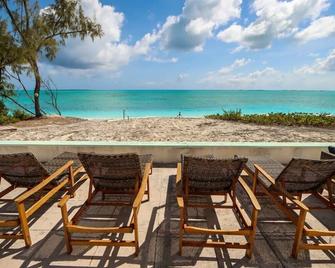 Beachfront White Palm Villa- Tar Bay, Great Exuma - Rokers Point Settlement - Balcón
