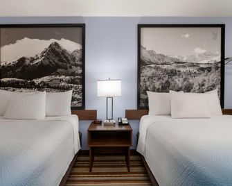 Super 8 by Wyndham Longmont/Twin Peaks - Longmont - Makuuhuone