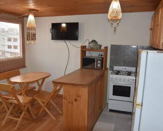 Mini departamento dos dormitorios, sala-comedor-Kitchenet. - San Bartolo - Cuisine