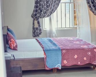 9 Roses Hotel - Ejisu - Bedroom