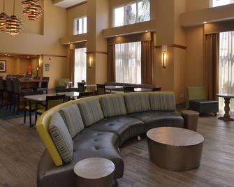 هامتون إن آند سويتس بيركزفيلد نورث أيربورت - باكيرسفيلد - ردهة