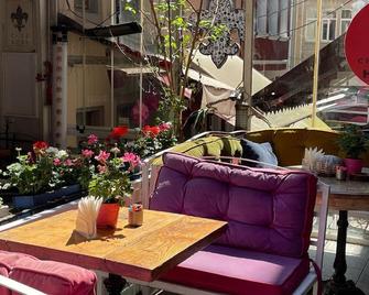 Chez Bore - Istanbul - Patio