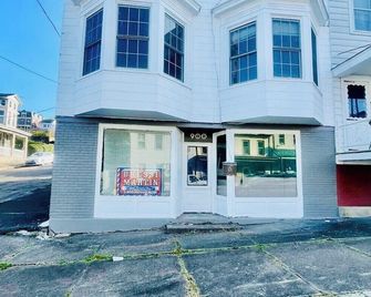 5 bedroom apartment in Ashland - Ashland - Building
