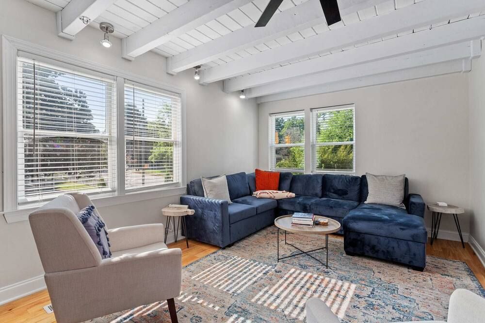 Gathering House In Historic Oakwood - ראליי - סלון