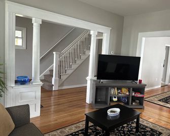 Cozy Home in Holyoke with 3 bedrooms - Holyoke - Obývací pokoj