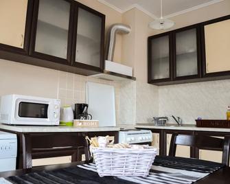 Ivanovi Apartments - Burgas - Kjøkken