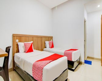 OYO 90233 The Shine Residence - Kota Pekanbaru - Kamar Tidur