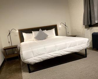 424 Gold Way-Apt. 303 - Pittsburgh - Bedroom