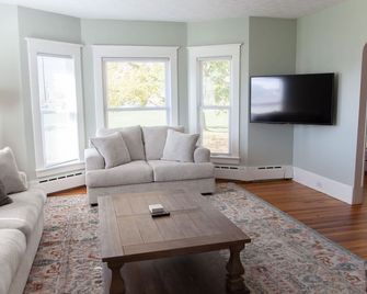 The Homestead Historic Charm & Big Backyard - Seneca Castle - Sala de estar