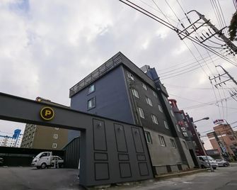 Gunsan Hotel Lin - Gunsan - Building