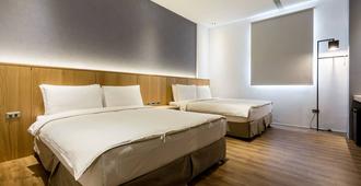 Green Hotel - Magong City - Bedroom