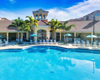 Tasteful Town Home. Near attractions - Orlando - Piscina