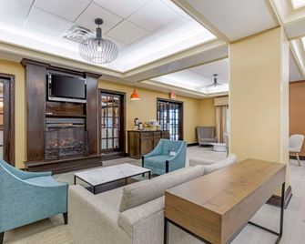 Comfort Inn and Suites Chestertown - Chestertown - Living room