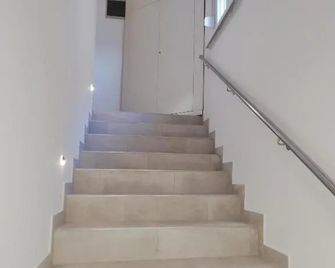 Sobe Susanj - Karlobag - Escaleras