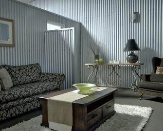 Bluebush Estate Retreat - Lovedale - Living room