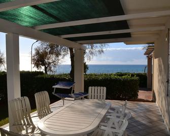 Beautiful Seafront Villa Marianna - Marina di Ragusa - Patio