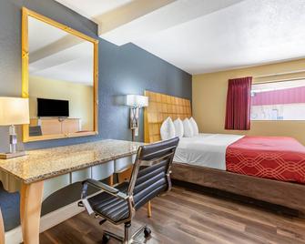Econo Lodge Clovis - Clovis - Bedroom