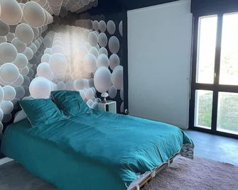 Gîte in architect-designed house - Latronquière - Habitación