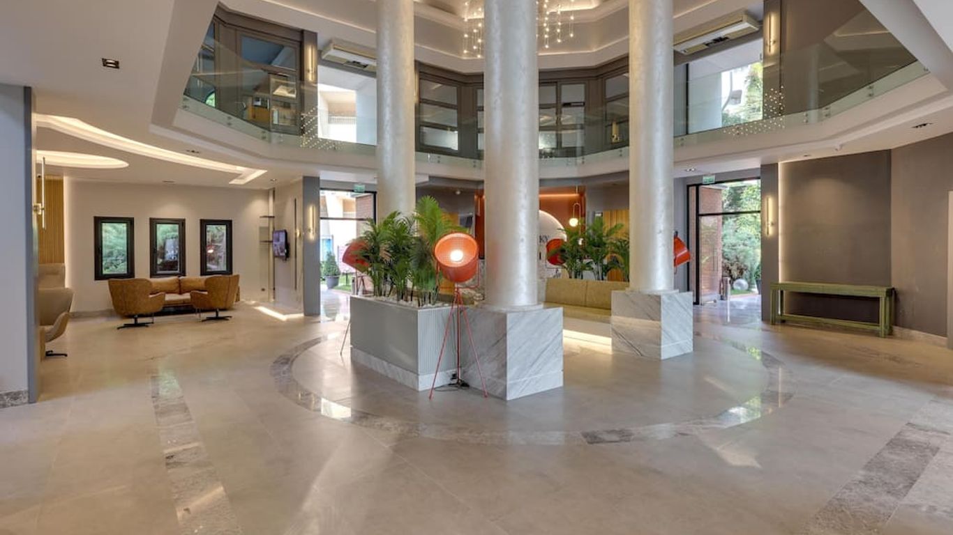 ذا جراند بلو سكاي إنترناشونال