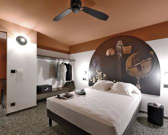 Dina Morgabine Saint Denis - סן דני - חדר שינה