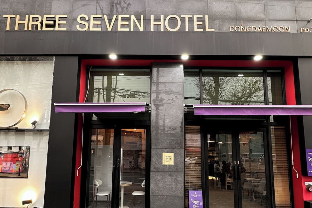 ثري سيفين هوتل