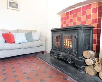 Fully equipped cottage with garden & barbecue | Dogs allowed - Builth Wells - Obývací pokoj