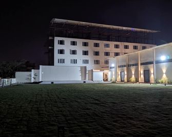 Hotel Mayura Presidency 10 kms from Belagavi Airport IXG - Belgaum - Gebäude