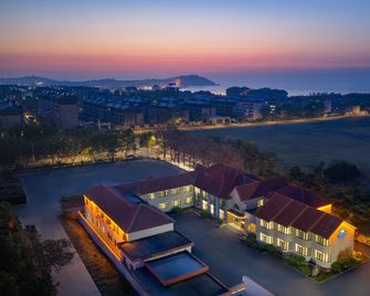 Days Inn by Wyndham Yantai Penglai - Yantai - Edificio