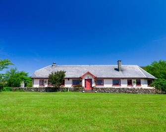 Rainbow hostel - Dingle - Building