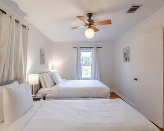 Close to Midtown & Parks - Little Blue - Mobile - Schlafzimmer