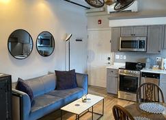Luxe Studio 4 On Main Street -Luxury Steam Shower, Views! Kitchen, Washer/ Dryer - Beacon - Living room