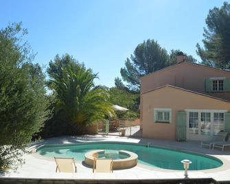 Nice holiday home in Figanieres with garden - Figanières - Piscina