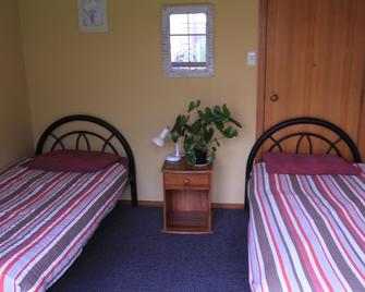Bazil's Hostel & Surf School - Westport - Bedroom