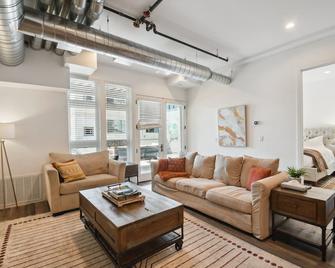 3198 Industrial Chic at RiNo Art Lofts - Denver - Sala de estar