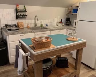 Rooster's Place - Huntsville - Kitchen