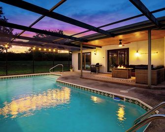 Crystal River Retreat - Pool, Fire Pit, and Game Room - Lecanto - Piscina